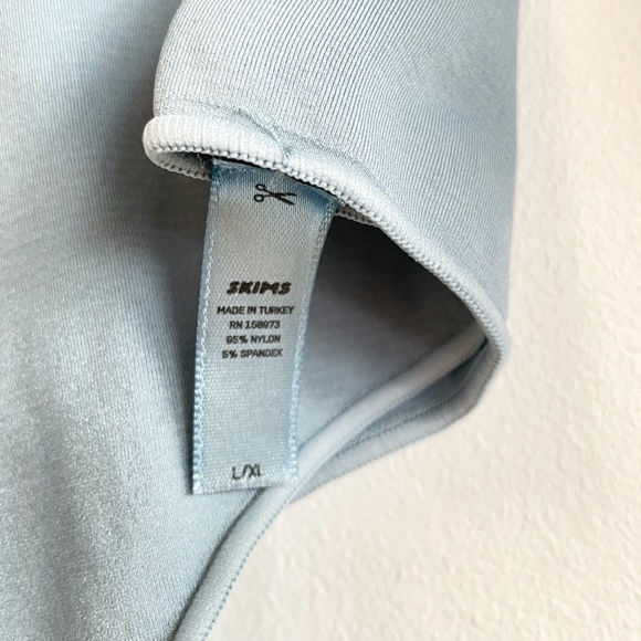 NEW LARGE / X-LARGE SKIMS ARCTIC ESSENTIAL LONG SLEEVE SCOOP NECK BODYSUIT - Picture 4 of 4